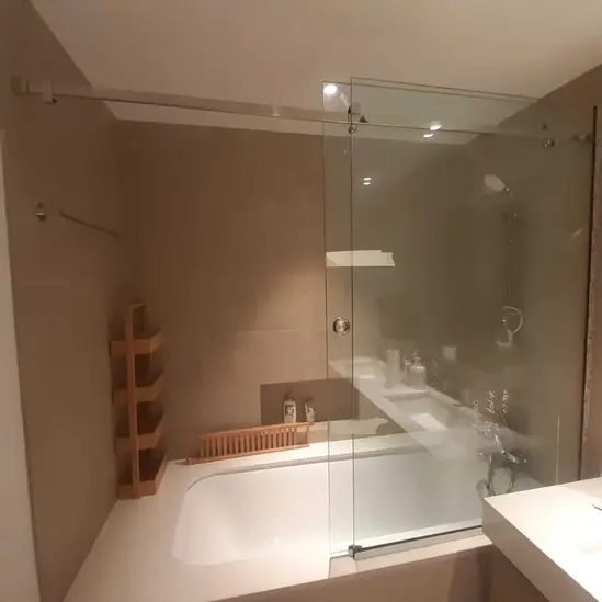 shower glass partition dubai